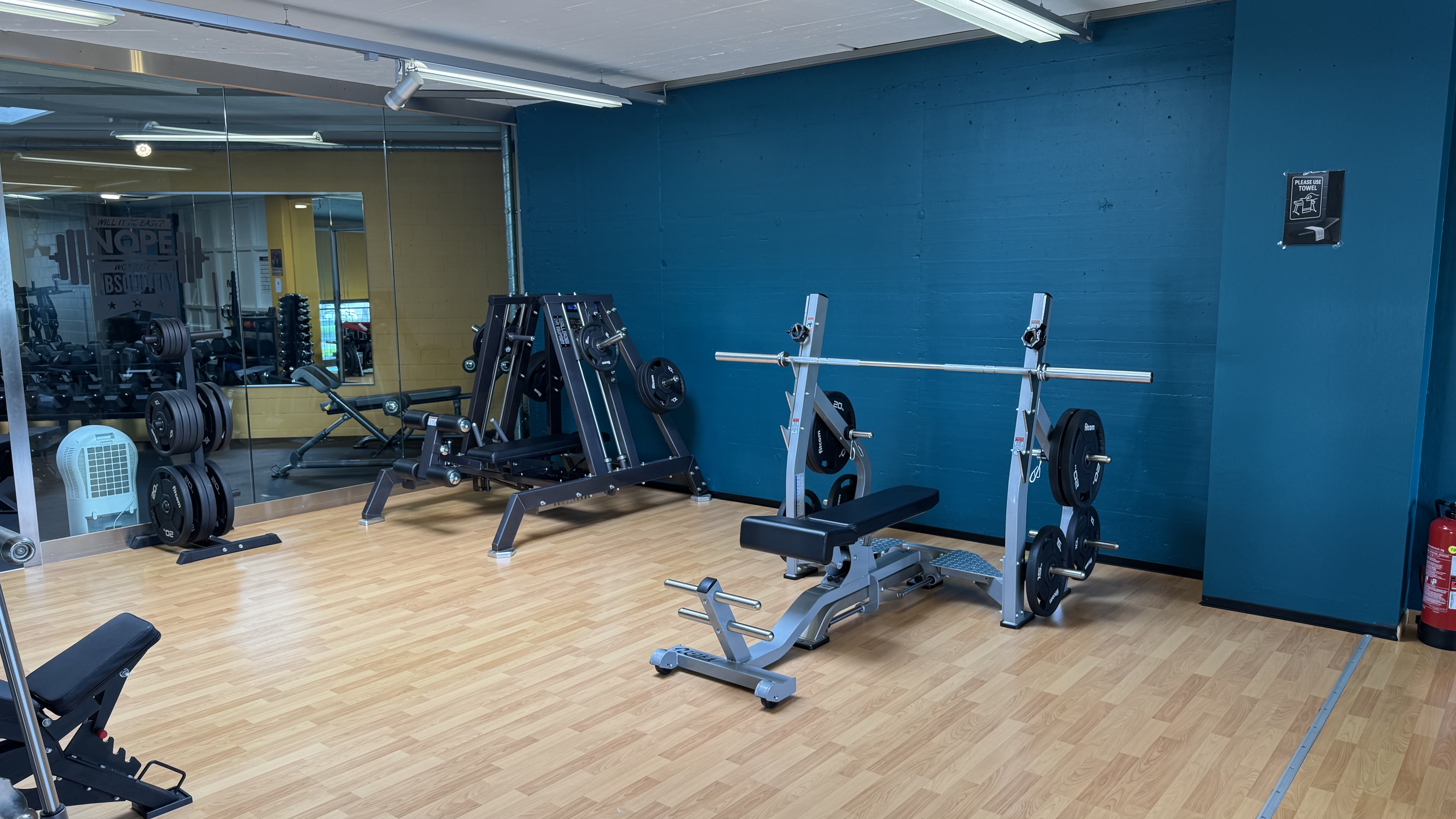 Hantelbereich mit Kurzhanteln M&S GYM